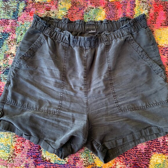 Black stretchy shorts - Picture 1 of 3